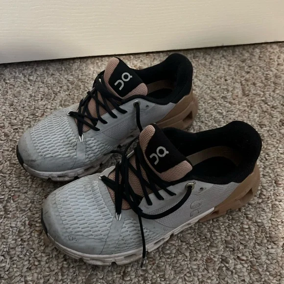 On Clouds women’s size 7 - Picture 4 of 7